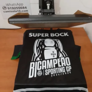 Camisola Sporting CP Bicampeão 24/25 - Últimas Unidades | L
